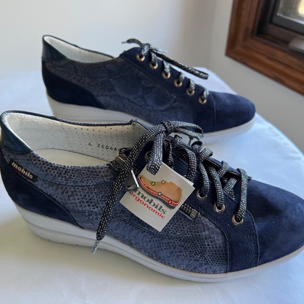 Moblis. ergonomic "PATSY" Shoe in Indigo